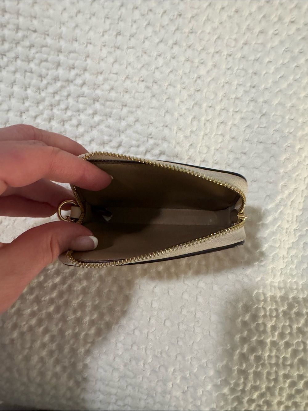 Coach Signature Beige Card Case with Gold Chain Attachment - Picture 4 of 4